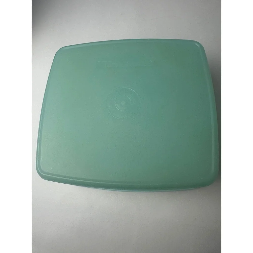 Vintage Tupperware Pastel Green‎ Storage Container 311-4 W/ Clear Lid 310-39 5